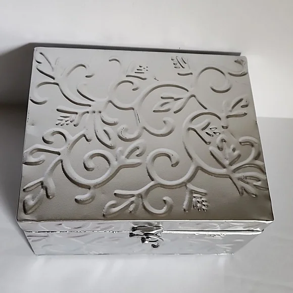 Silver Tone Decorative Storage Multipurpose Box - Picture 3 of 9